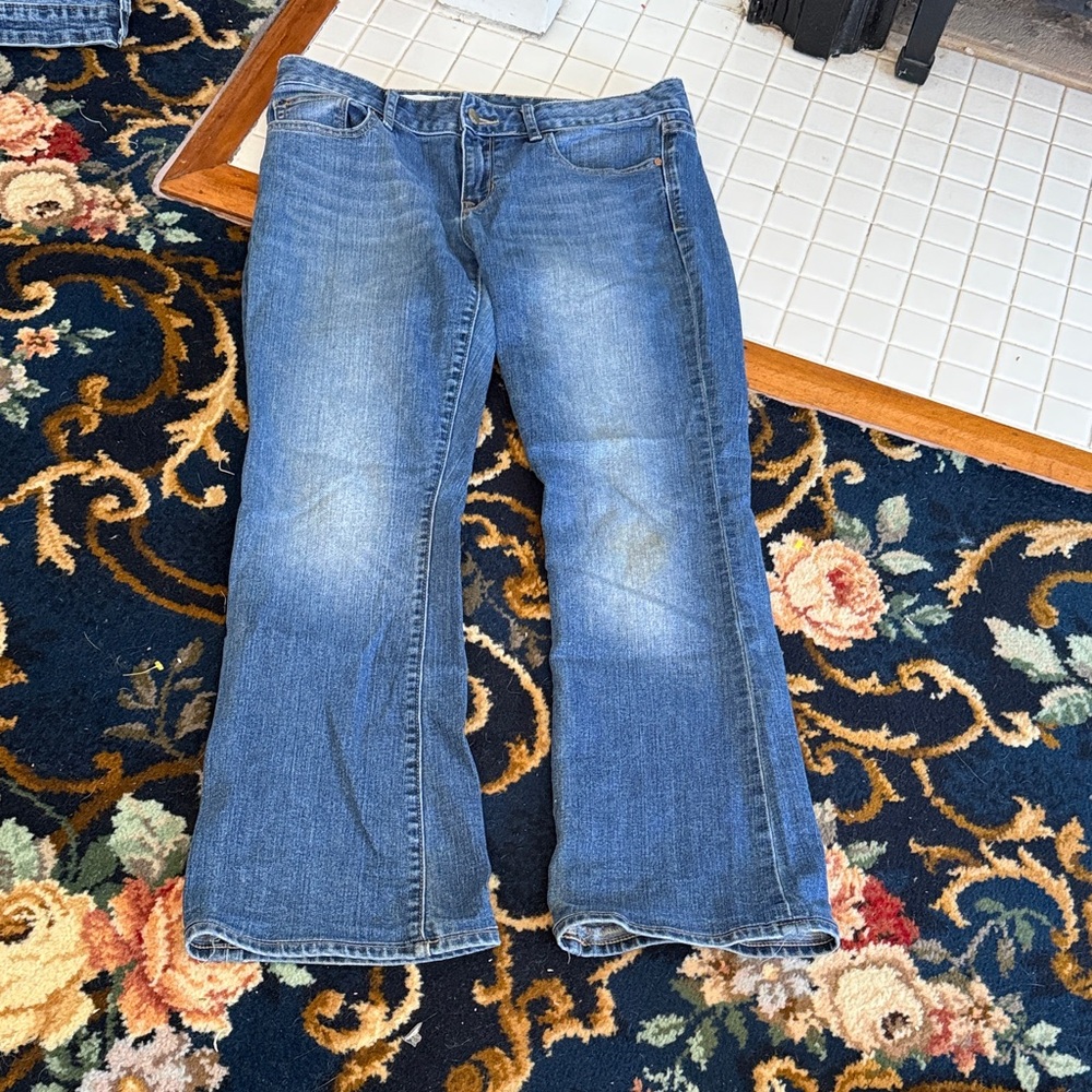GAP Women's Curvy Flare Jeans in Classic Blue- worn a bunch but great
